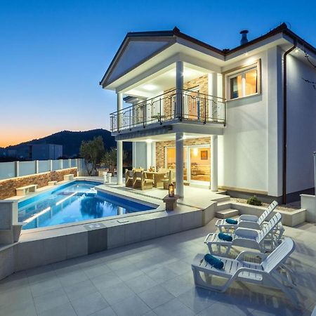 Luxury Villa Ivana มารีนา ภายนอก รูปภาพ