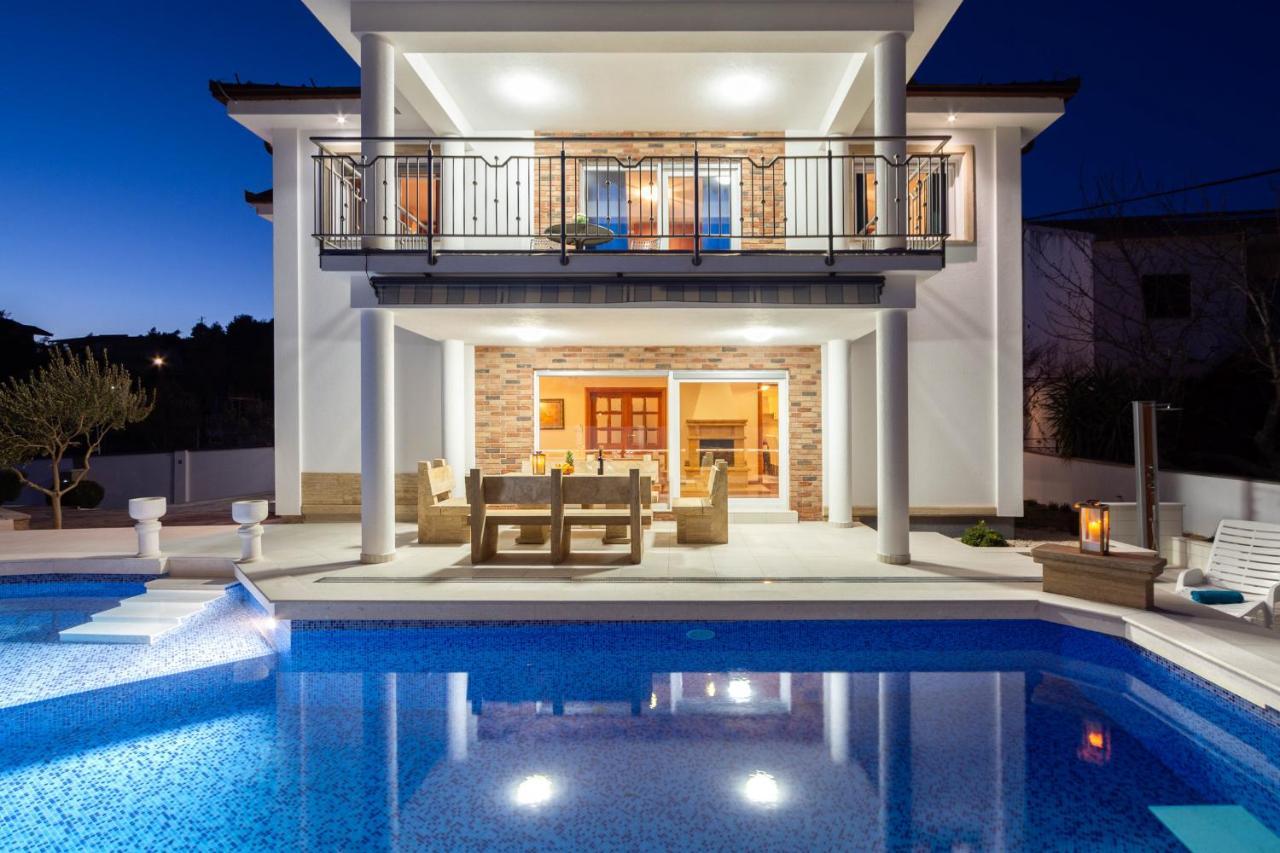 Luxury Villa Ivana มารีนา ภายนอก รูปภาพ