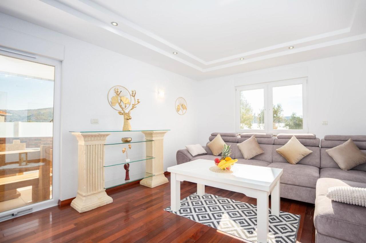 Luxury Villa Ivana มารีนา ภายนอก รูปภาพ