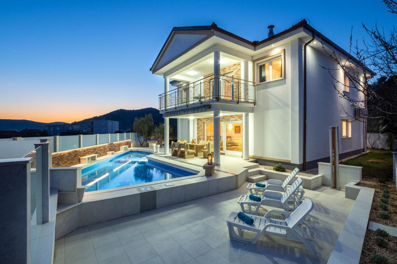Luxury Villa Ivana มารีนา ภายนอก รูปภาพ
