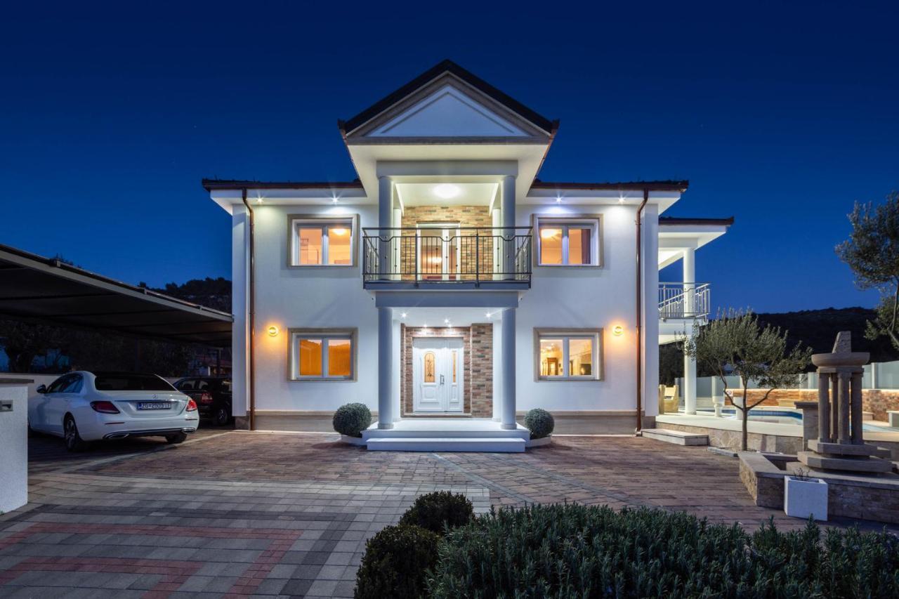 Luxury Villa Ivana มารีนา ภายนอก รูปภาพ
