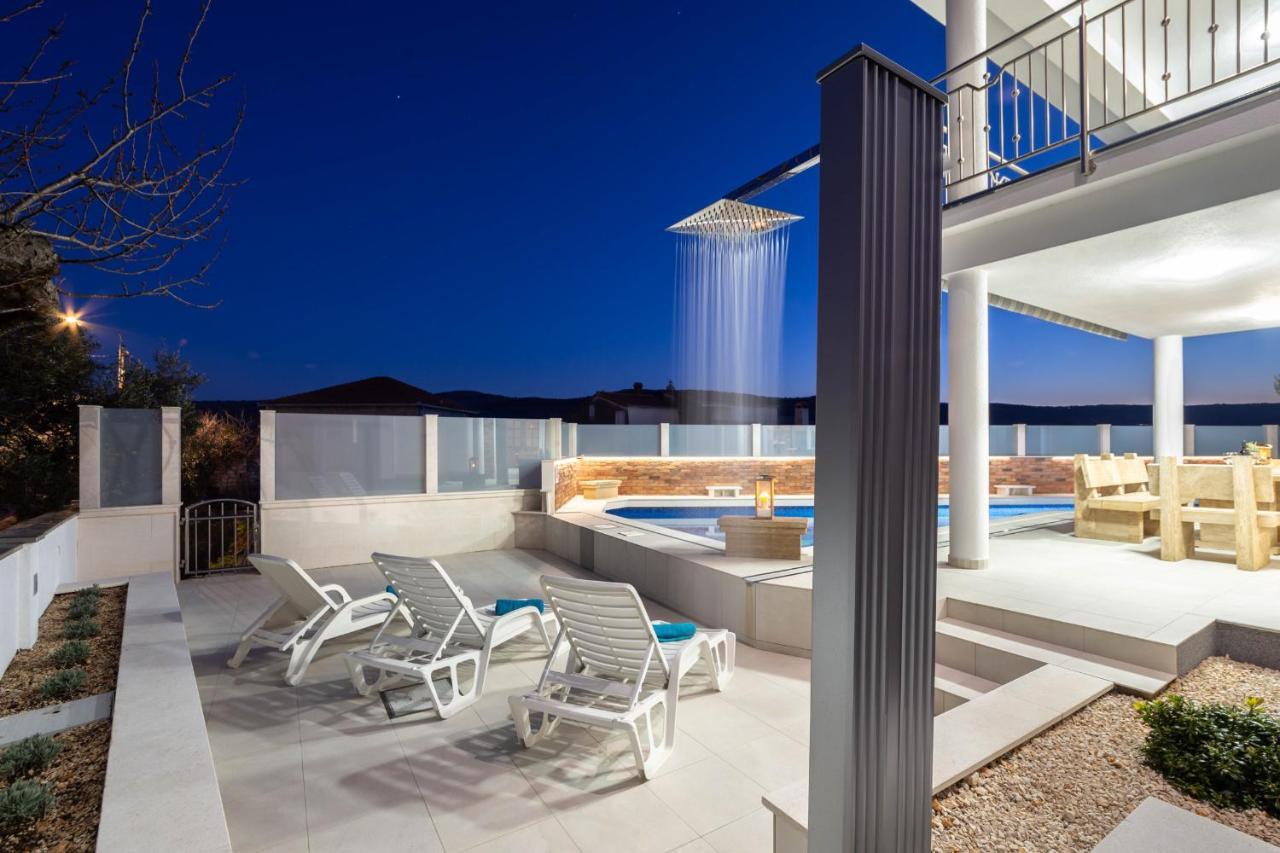 Luxury Villa Ivana มารีนา ภายนอก รูปภาพ
