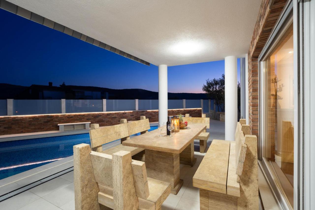 Luxury Villa Ivana มารีนา ภายนอก รูปภาพ